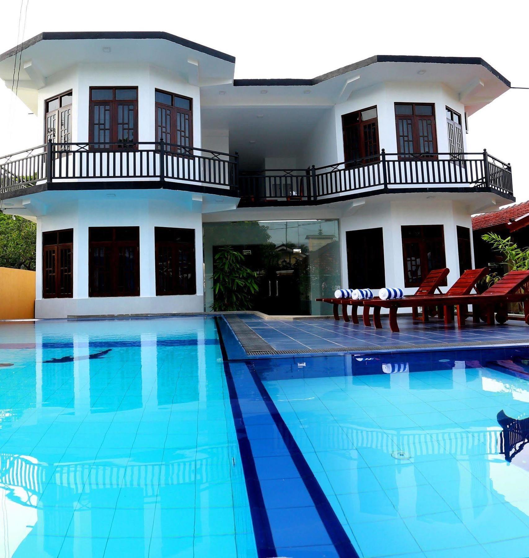 Ocean Glory Hotel Ettukala Exterior photo