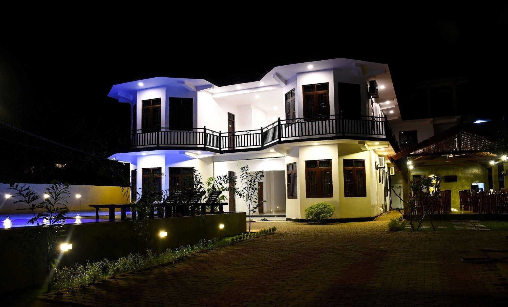 Ocean Glory Hotel Ettukala Exterior photo